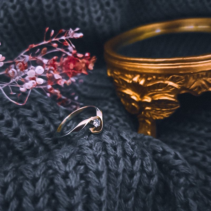 Image 2 of Gold solitaire ring with diamond; 0.07 ct.