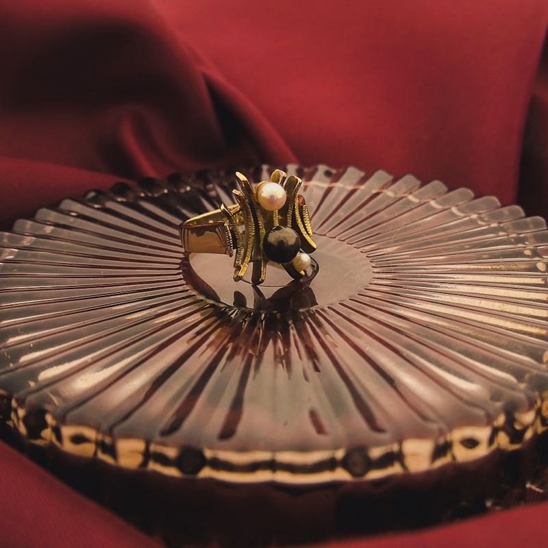 Image 2 of Gold ring with pearls