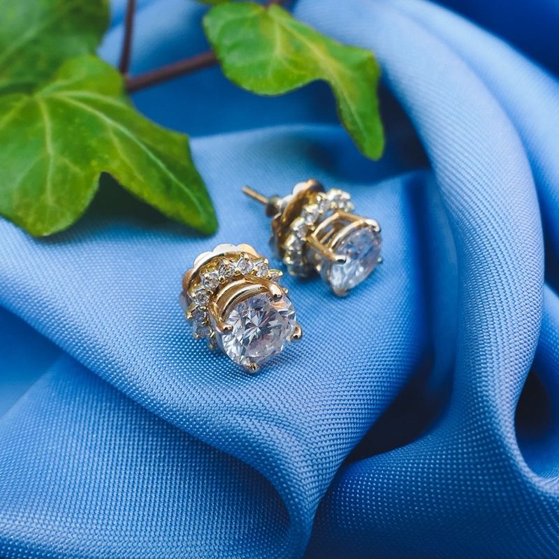 Image 14 of Exclusive gold earrings with diamonds; 2.90 ct.