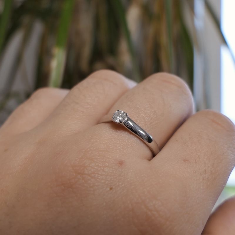 Image 4 of 9 carat solitaire ring with diamond | 0.14 ct.