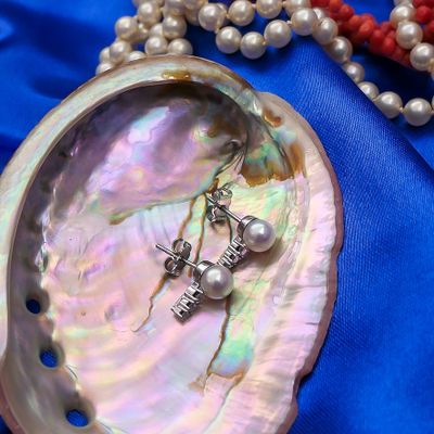 White gold stud earrings set with diamonds and a pearl | 0.17 ct. Image 2 of White gold stud earrings set with diamonds and a pearl | 0.17 ct.