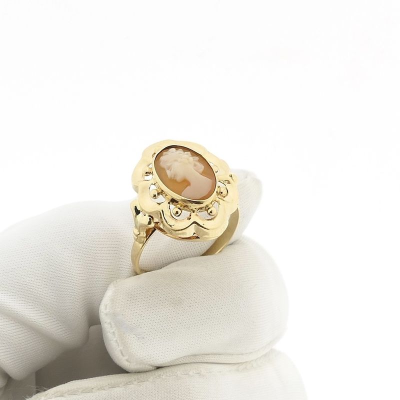 Image 9 of Vintage gold ring with cameo