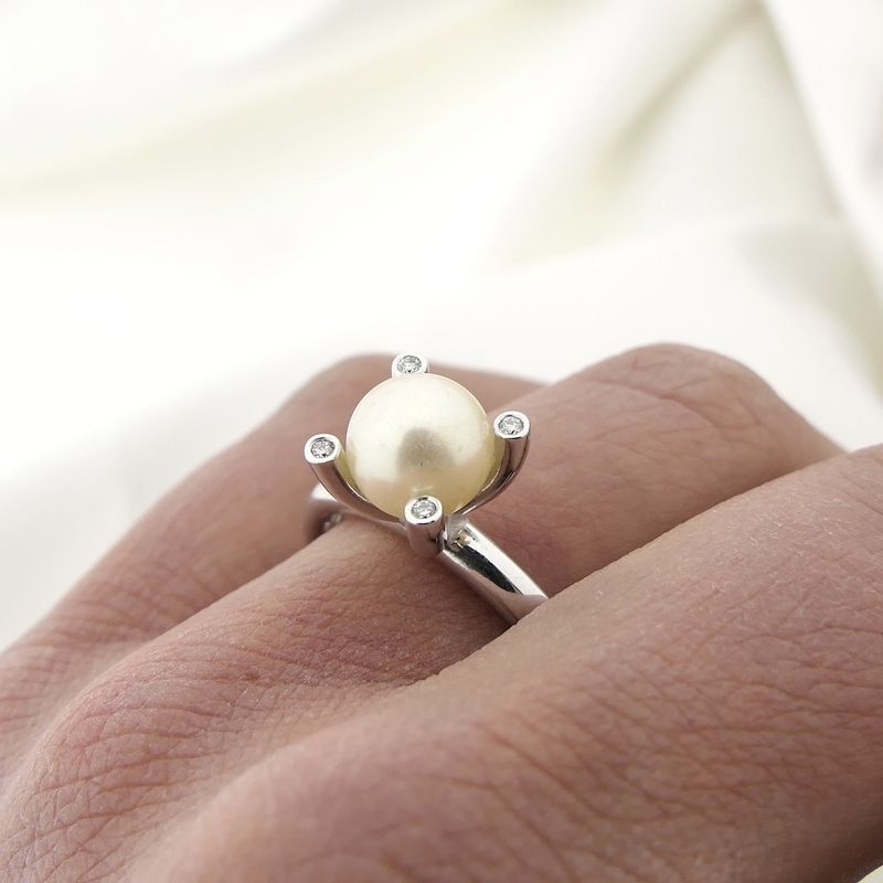 Image 6 of Bron Jewelry white gold 'Phlox' ring set with a South Sea pearl and 0.04 ct diamond.