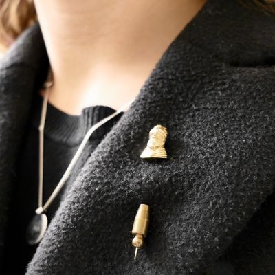 Image 2 of Gold lapel pin, tie pin of an Arab