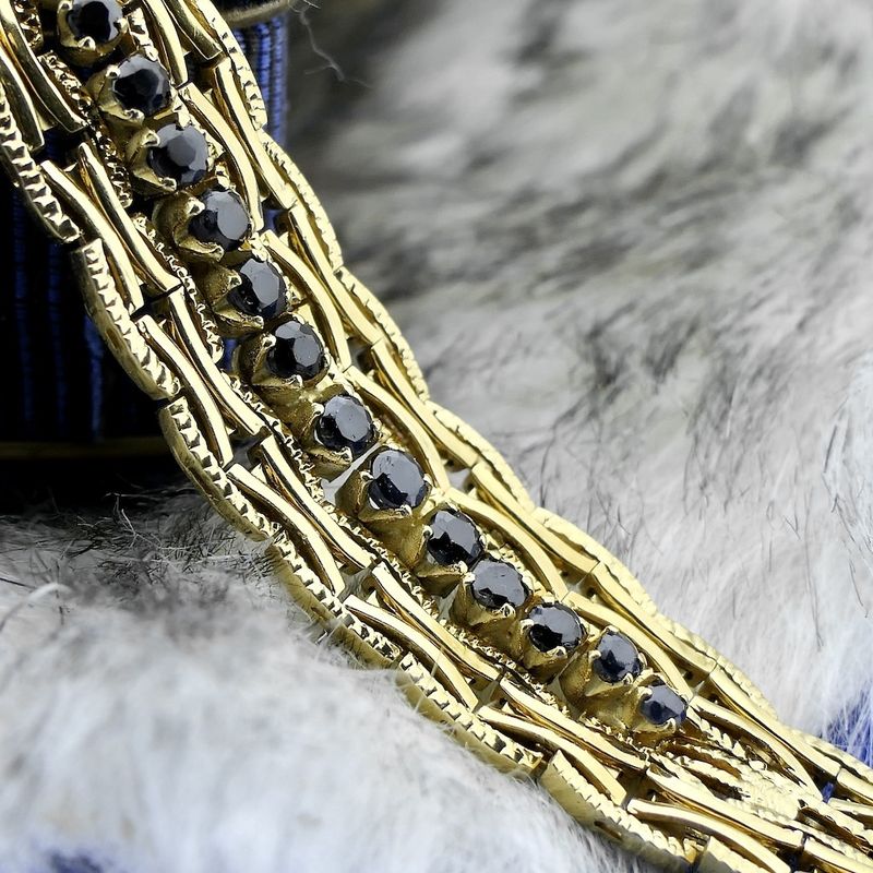 Image 2 of Vintage gold link bracelet with sapphire