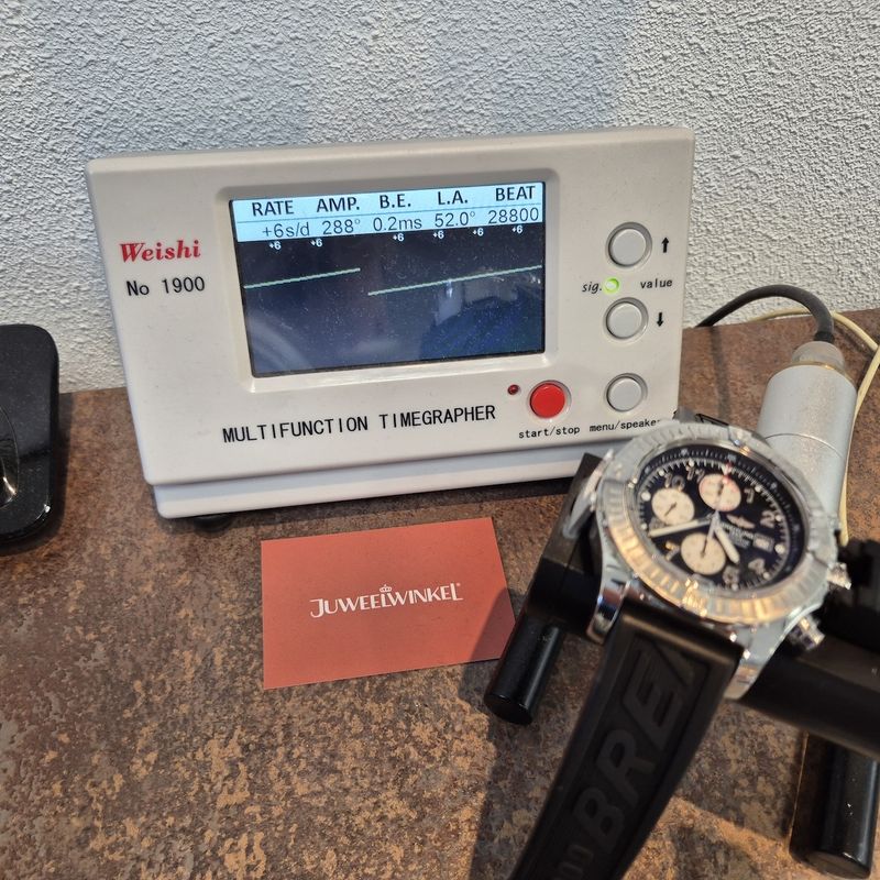 Image 19 of Breitling Super Avenger 48mm A13370; Chronograph men's watch