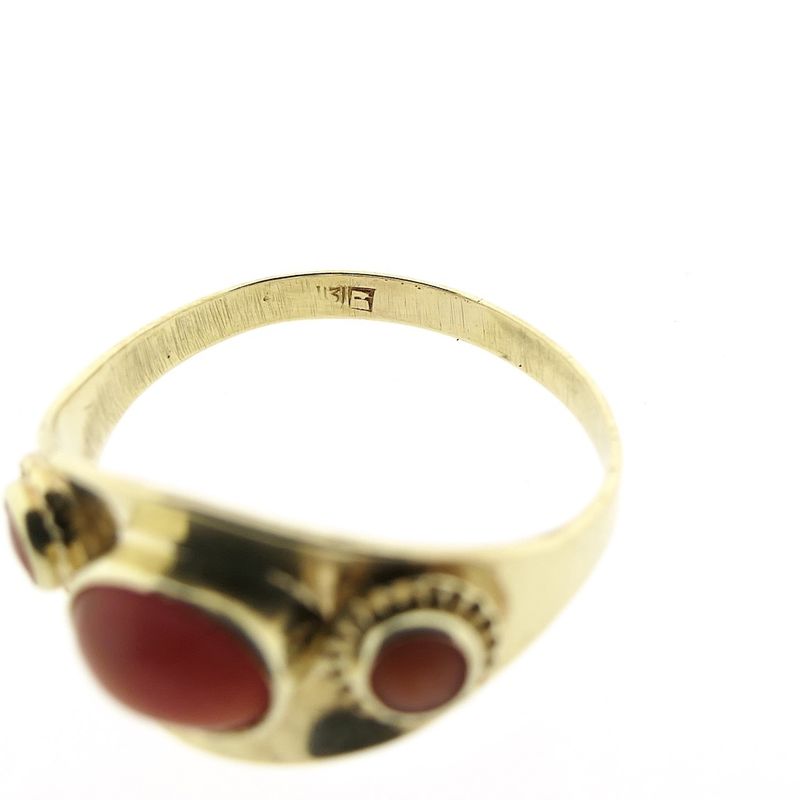 Image 8 of Gold ring with red coral | Vintage