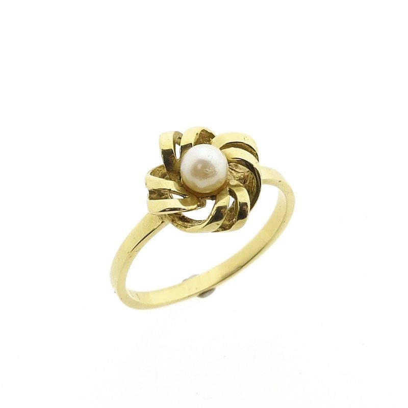 Image 1 of Vintage gold ring with pearl