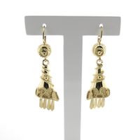 Oriental gold earrings with filigree strand