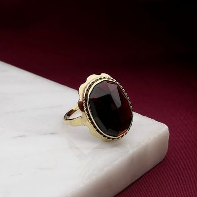 Vintage Gold Ring with Garnet Image 2 of Vintage Gold Ring with Garnet