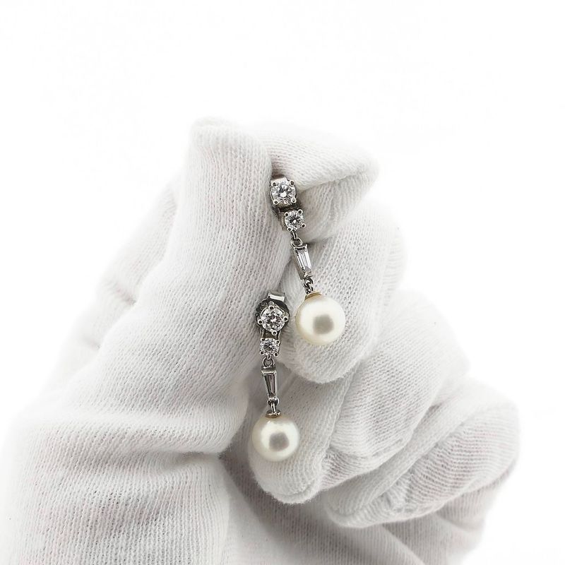Image 7 of White Gold Earrings with Pearl & Diamonds