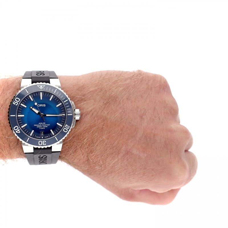 Image 14 of Oris Aquis Date 5-Days 43.5mm Automatic Watch