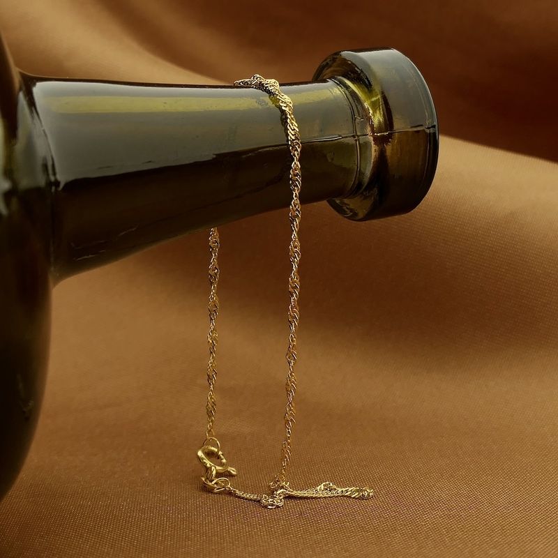 Image 2 of Gold twisted link bracelet; 18 cm | Binder