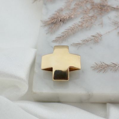 Image 2 of Gold pendant of an isosceles cross