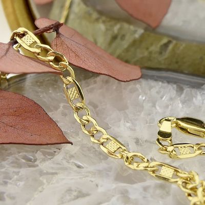 9 carat Figaro link bracelet | 19.5 cm Image 2 of 9 carat Figaro link bracelet | 19.5 cm