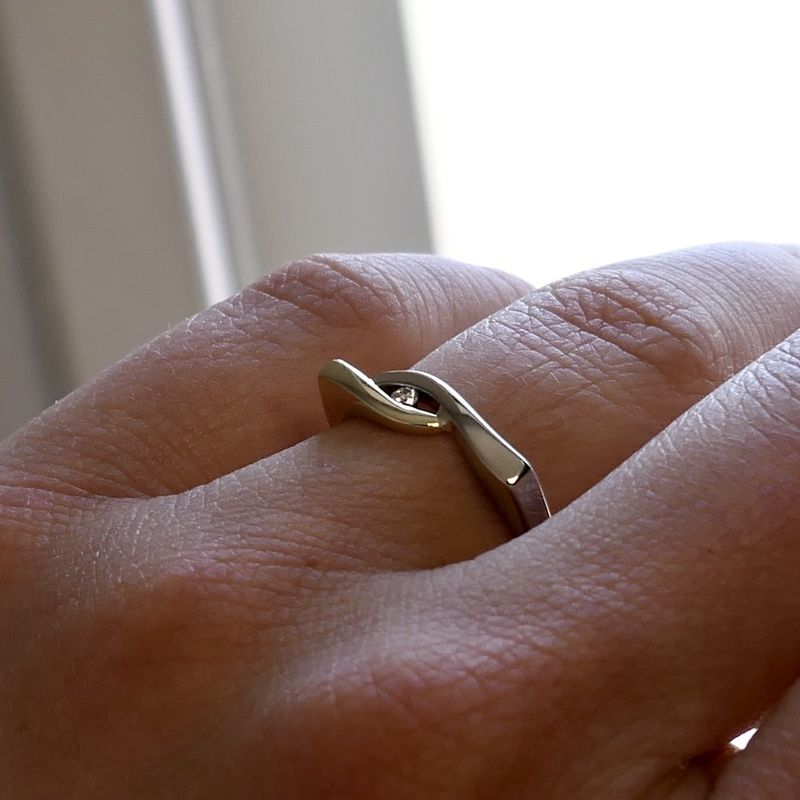 Image 7 of Bicolor gold ring with diamond; 0.02 ct.