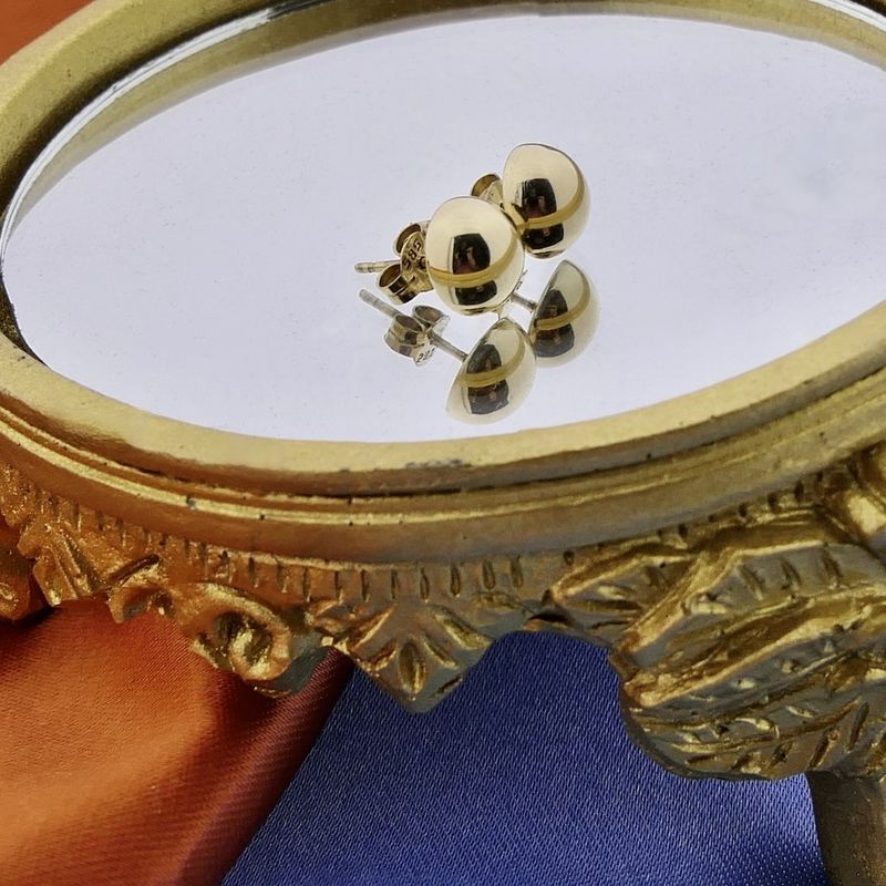 Image 2 of Gold stud earrings with round button