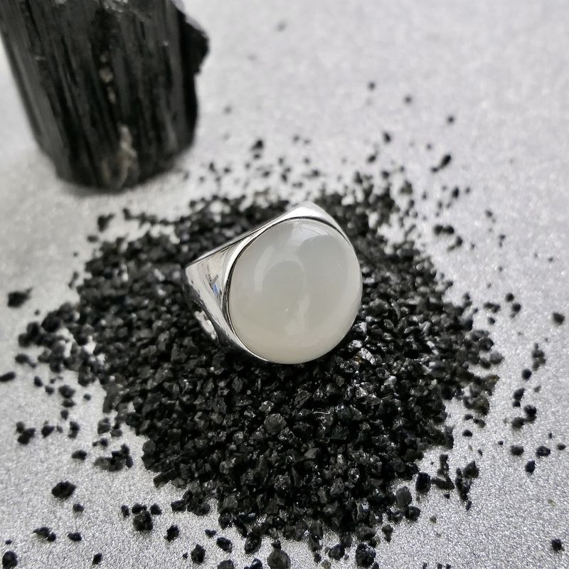 Image 11 of White gold robust ring with moonstone and diamond