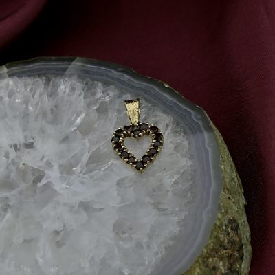 Image 2 of Gold heart pendant with garnet