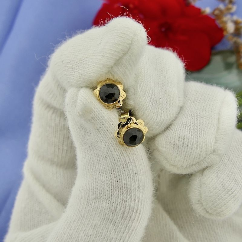 Image 4 of Vintage gold stud earrings with garnet