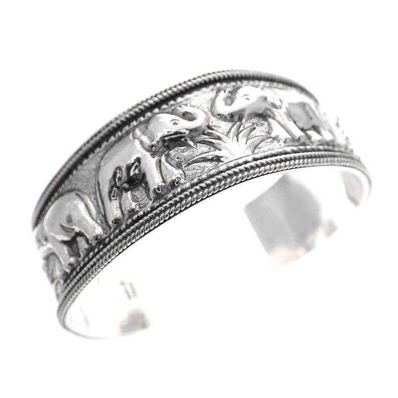 Image 4 of Silver Thai clamp bracelet with elephant relief | Ø 62 mm