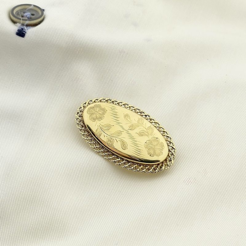 Image 9 of Vintage gold brooch with flower engraving; Floral design