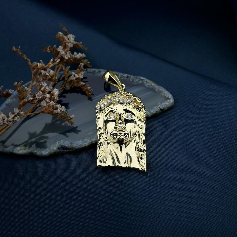 Image 2 of Gold pendant with the face of Jesus and zirconia