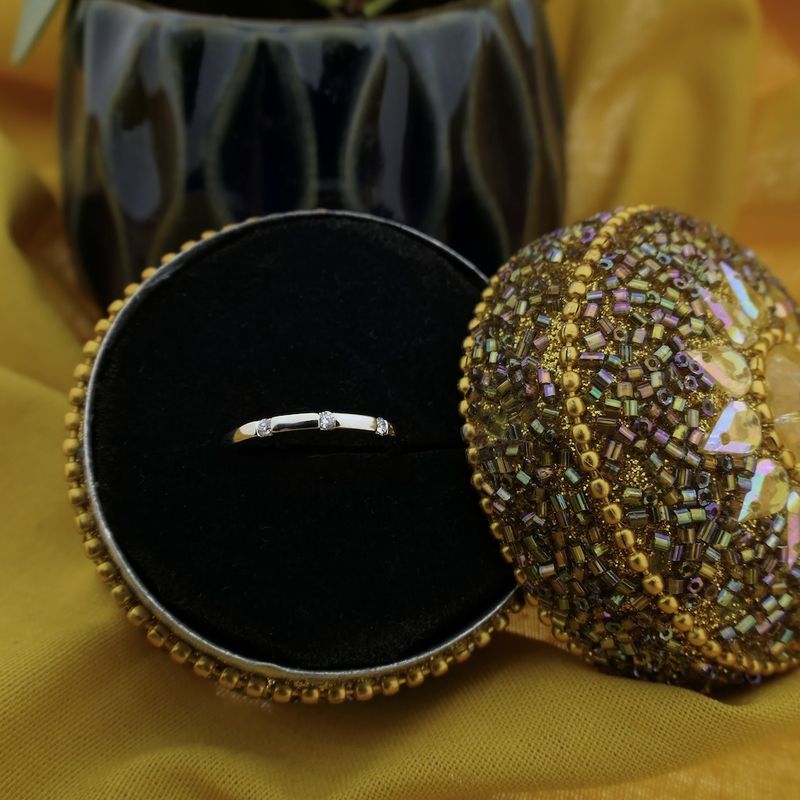 Image 2 of White gold sliding ring with diamond | 0.045 ct.