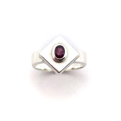 Image 2 of Silver ring with an oval cut amethyst stone