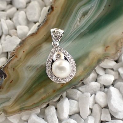 Image 2 of White gold pendant with pearl and diamonds; 0.13 ct.