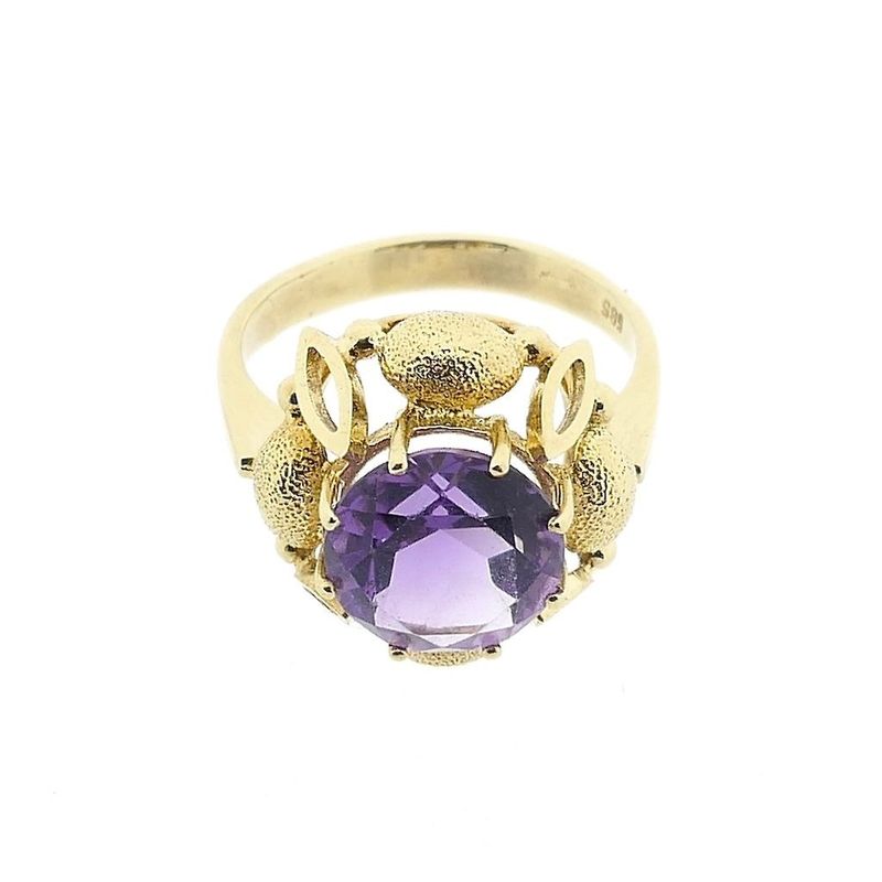 Image 3 of Vintage gold ring with amethyst