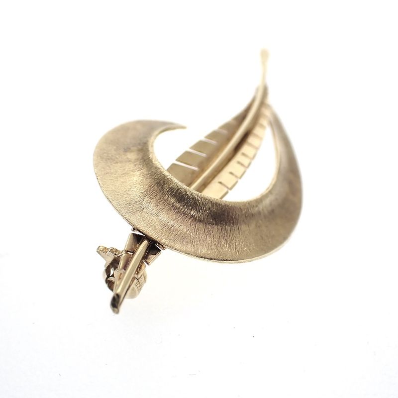 Image 2 of Gold brooch of a feather