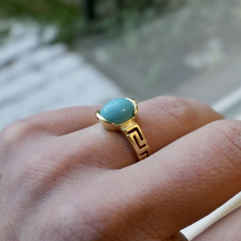 Image 8 of Vintage gold ring with meander pattern and turquoise