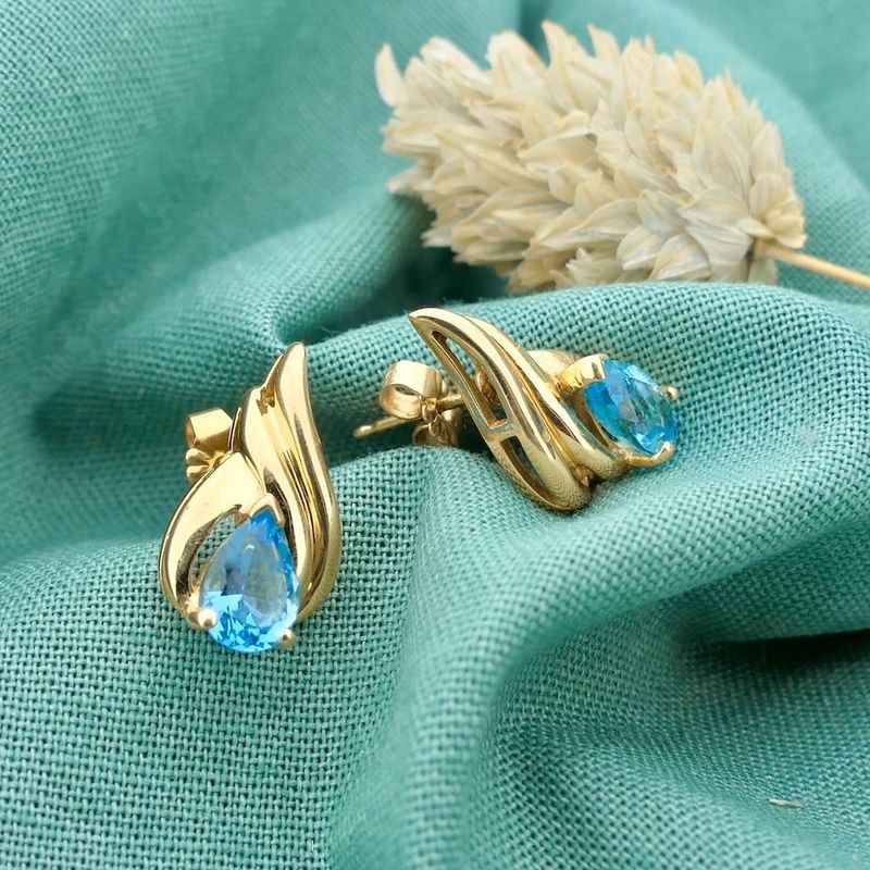 Image 2 of Gold stud earrings with topaz