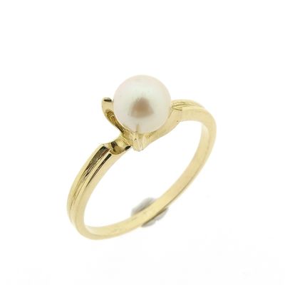 Gold ring with pearl Image 1 of Gold ring with pearl