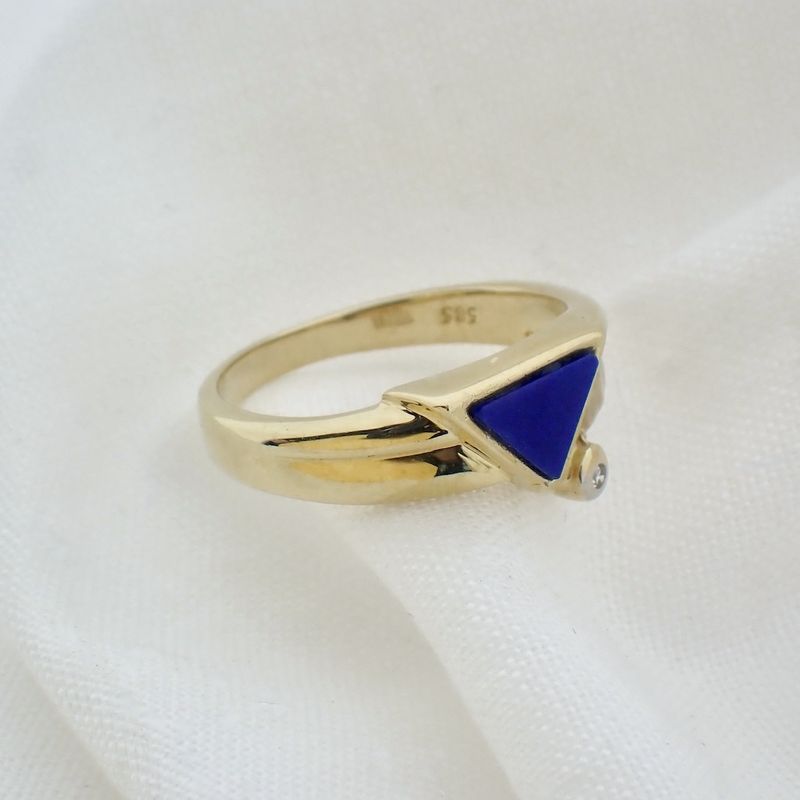Image 4 of Gold ring with Lapis Lazuli and diamond; 0.005 ct.