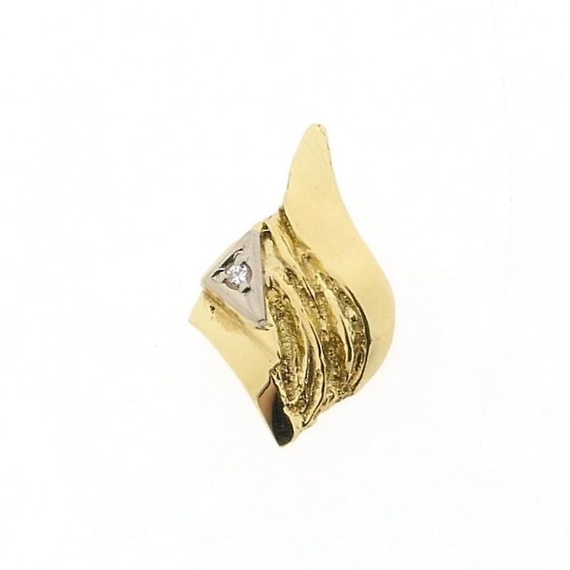 Image 1 of Gold pendant with diamond; 0.01 ct.