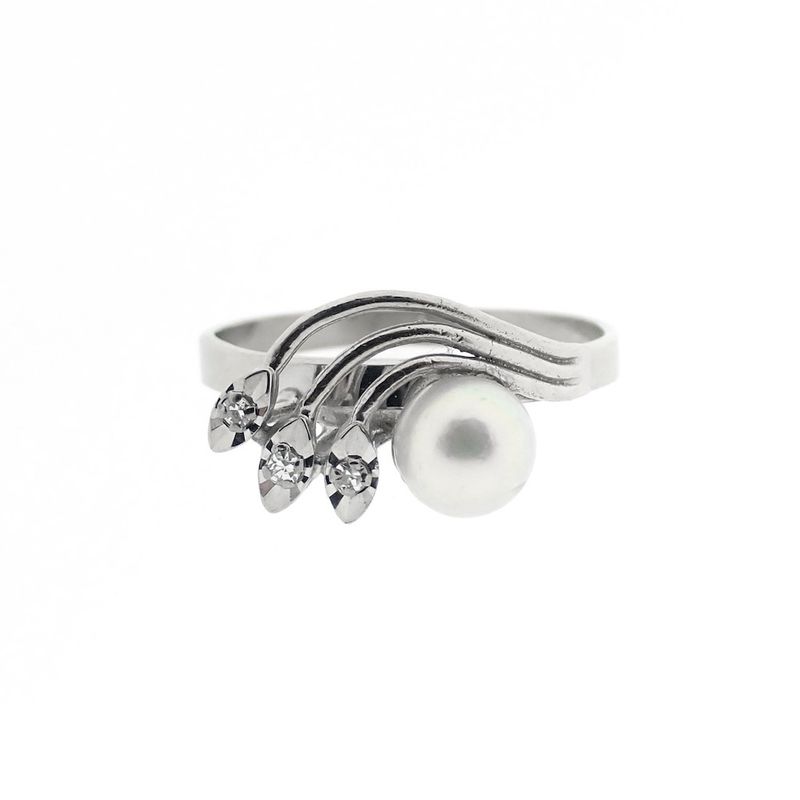 Image 5 of White gold ring with pearl and diamonds | 0.0015 ct.