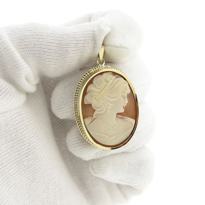 Image 3 of Vintage gold pendant with cameo