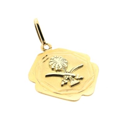 Gold pendant of the coat of arms of Saudi Arabia Image 2 of Gold pendant of the coat of arms of Saudi Arabia