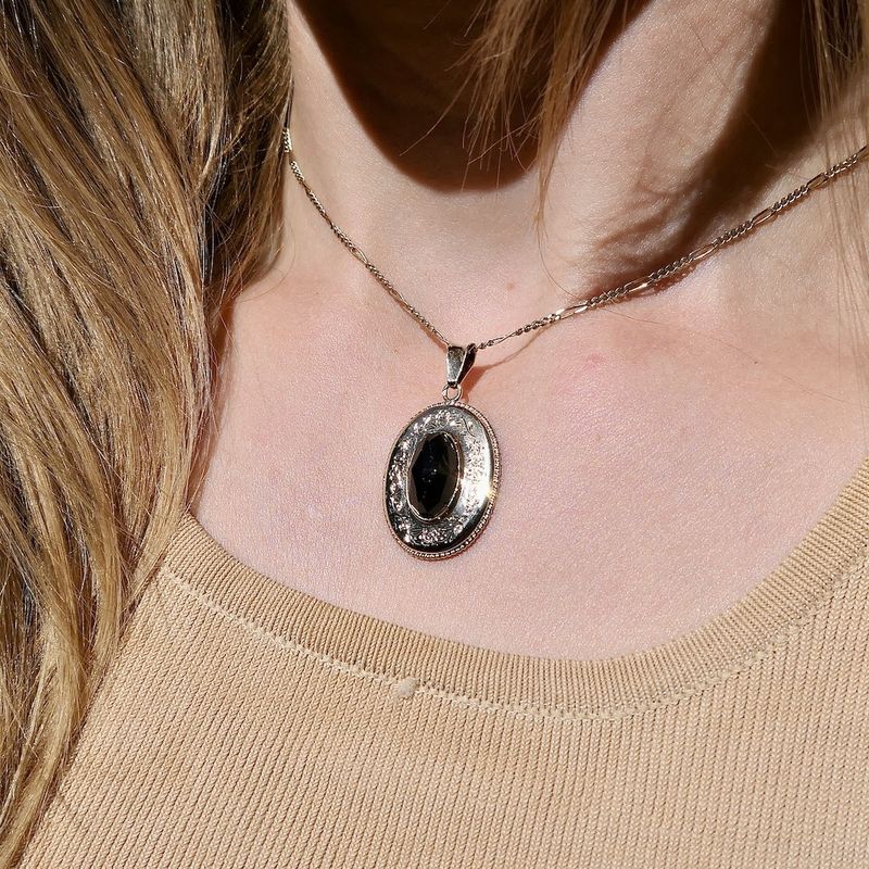 Image 10 of Vintage gold pendant with garnet