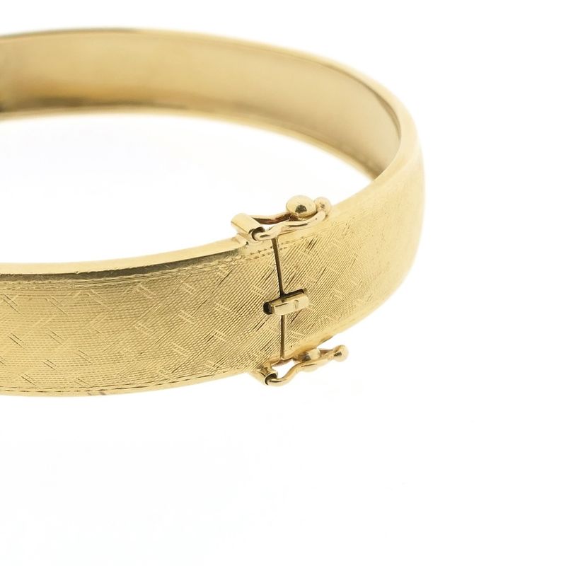 Image 4 of Gold slave bracelet with pattern; Size M/L