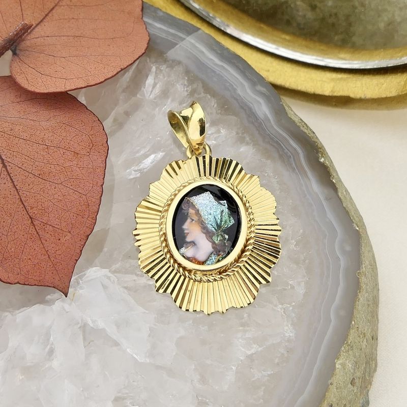 Image 2 of Gold pendant with enamel portrait | Vintage/antique