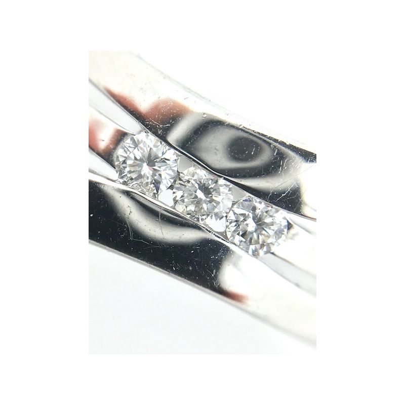 Image 4 of 9 carat ring with 0.09 ct diamonds.