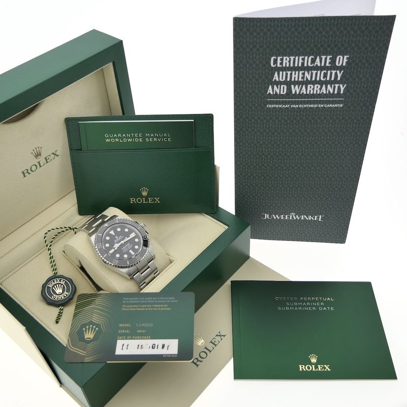 Image 23 of Rolex Submariner 'No-Date' 124060; Automatic men's watch