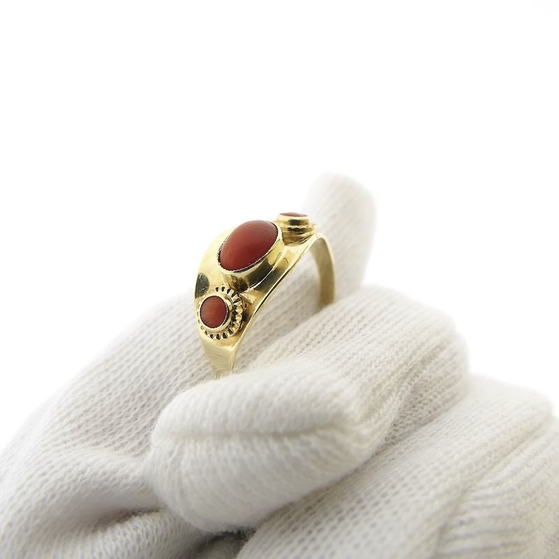 Image 9 of Gold ring with red coral | Vintage