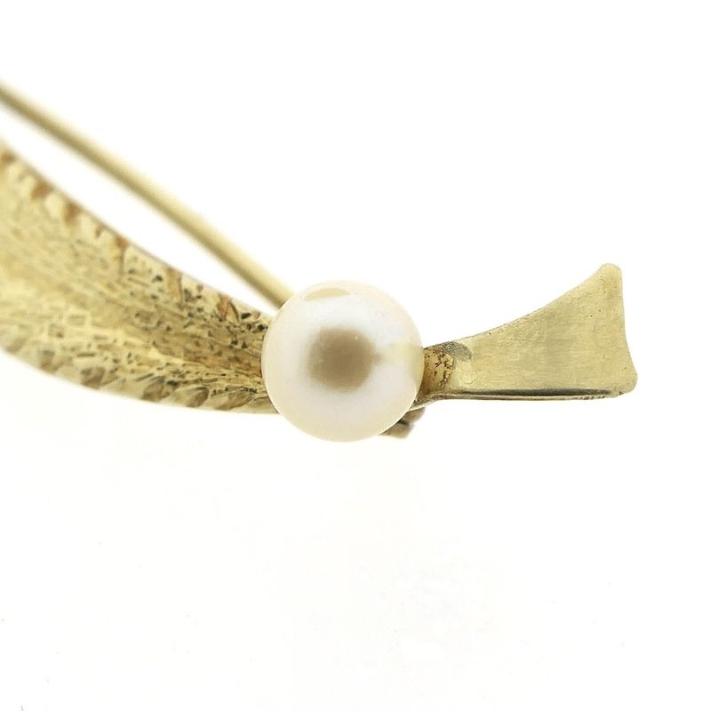 Image 3 of Vintage gold brooch as a feather with pearl