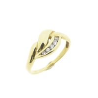 Gold ring with zirconia
