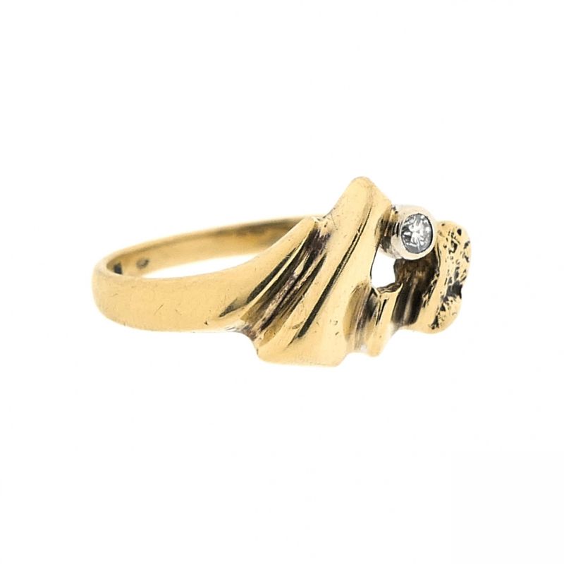 Image 4 of Gold ring with diamond; 0.03 ct.