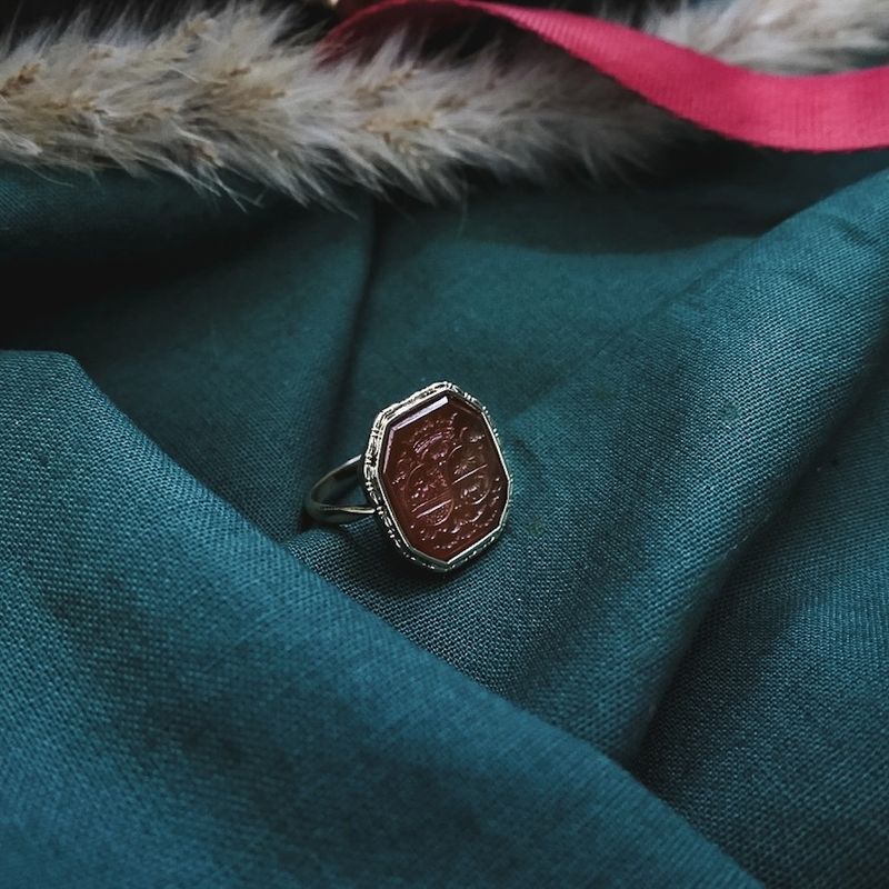 Image 2 of Vintage gold ring with carnelian | Family crests